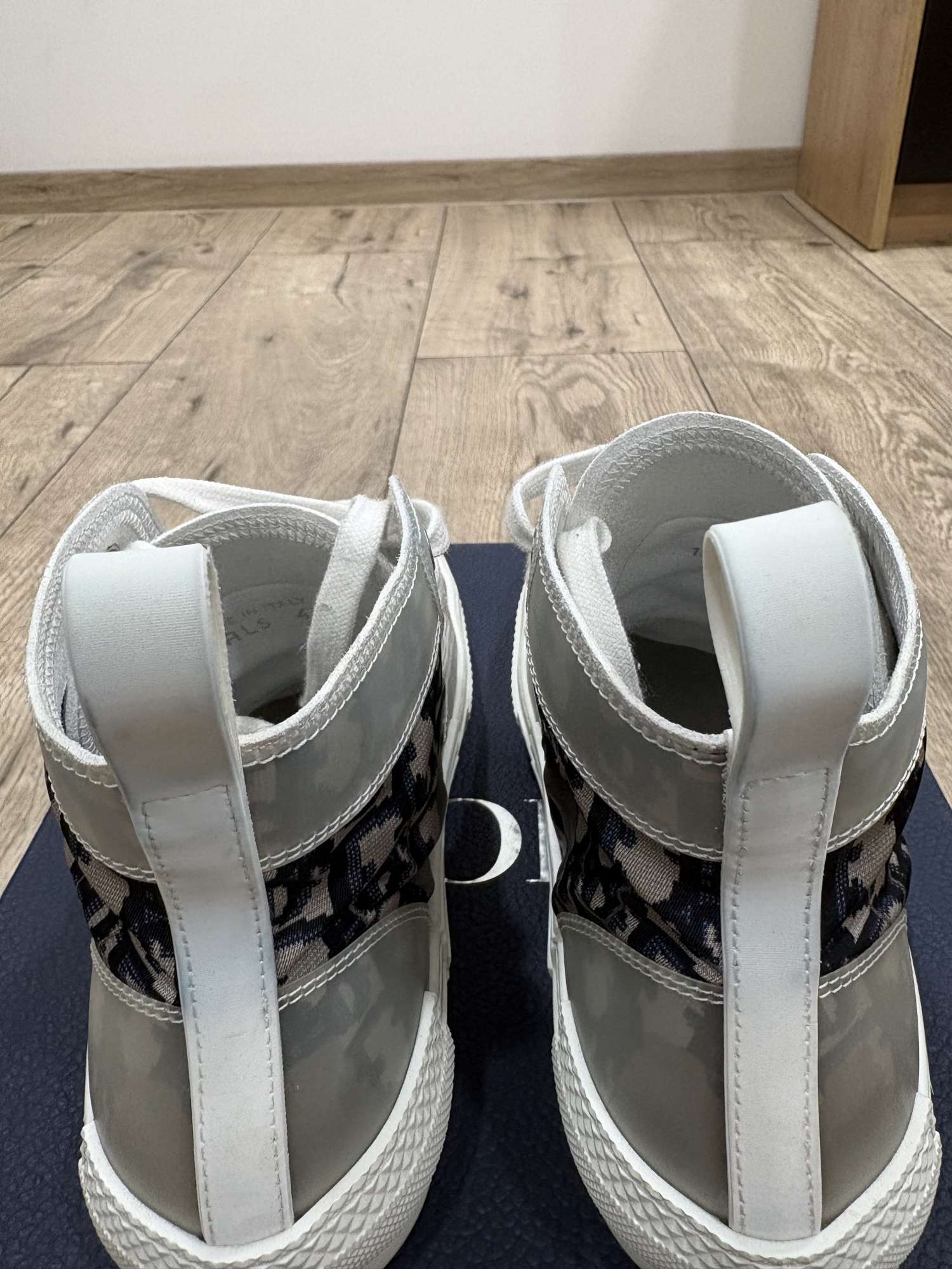 Dior b23