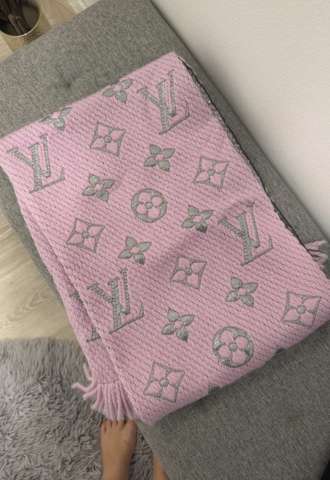 https://vipluxury.sk/Louis Vuitton šál
