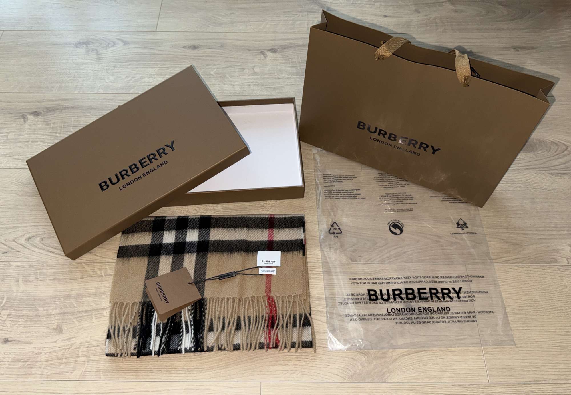 Burberry kockovaná šatka