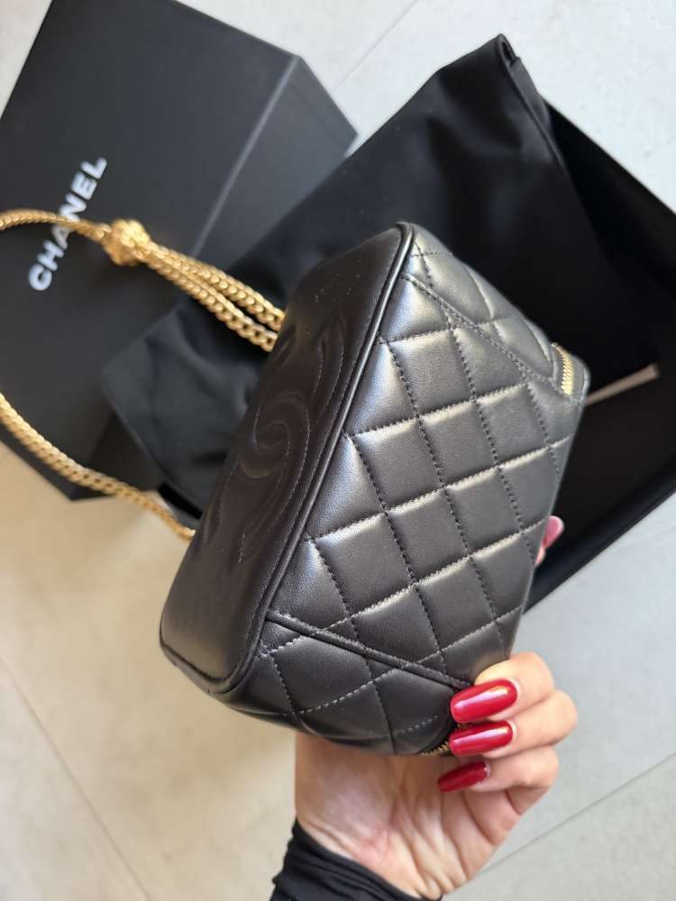 Retiazka na toaletný stolík Chanel Camelie