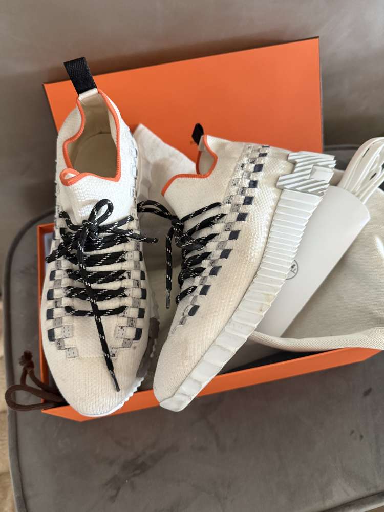 Hermes Boucing