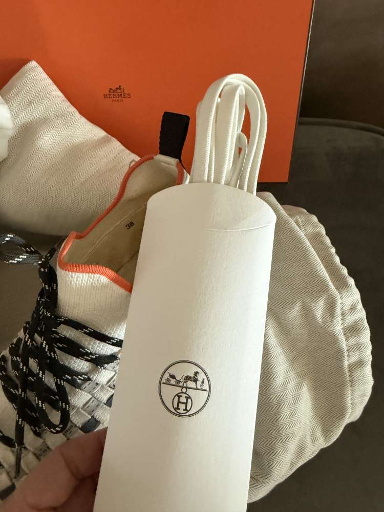 Hermes Boucing
