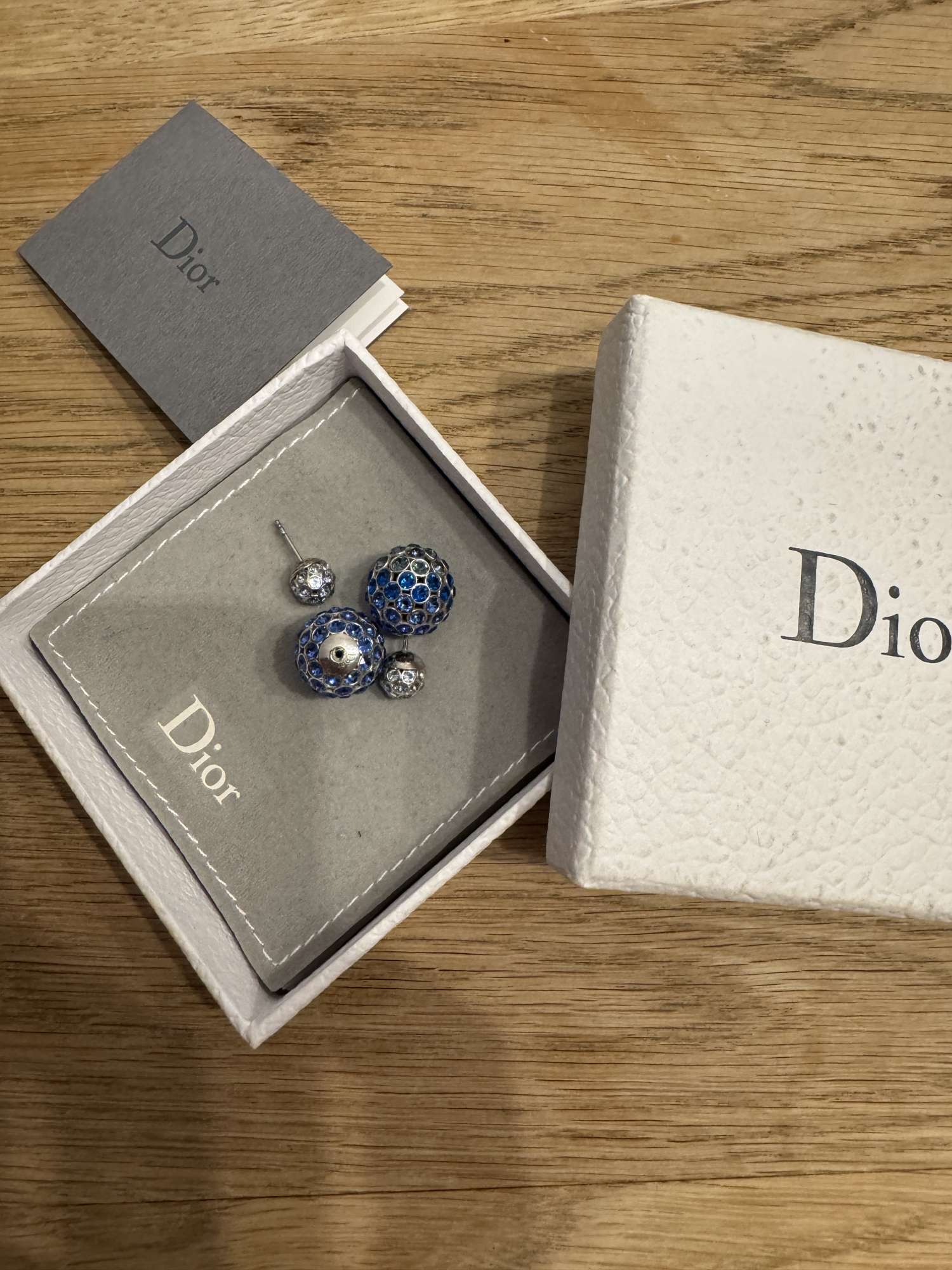 Dior tribales nausnice