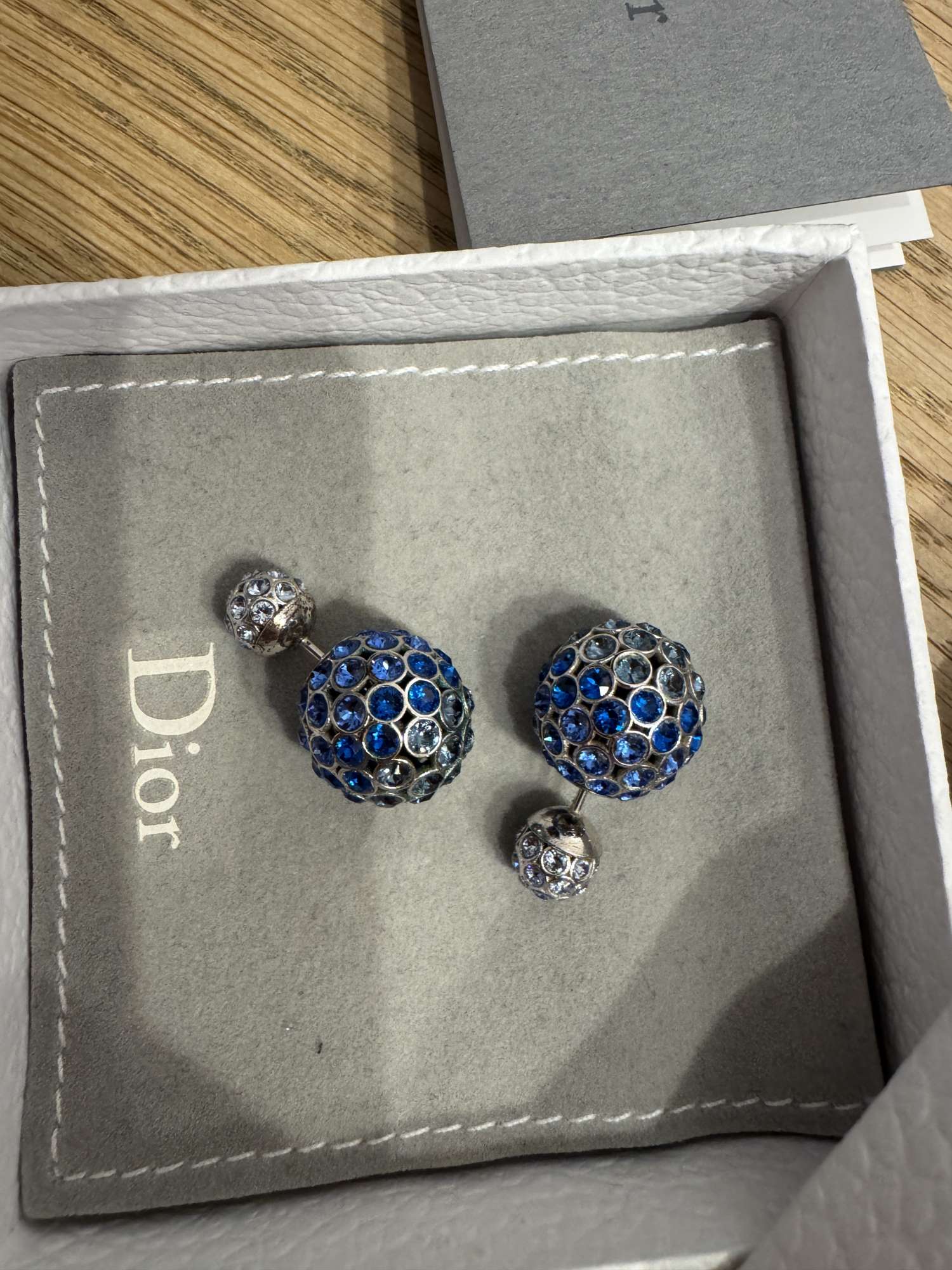 Dior tribales nausnice
