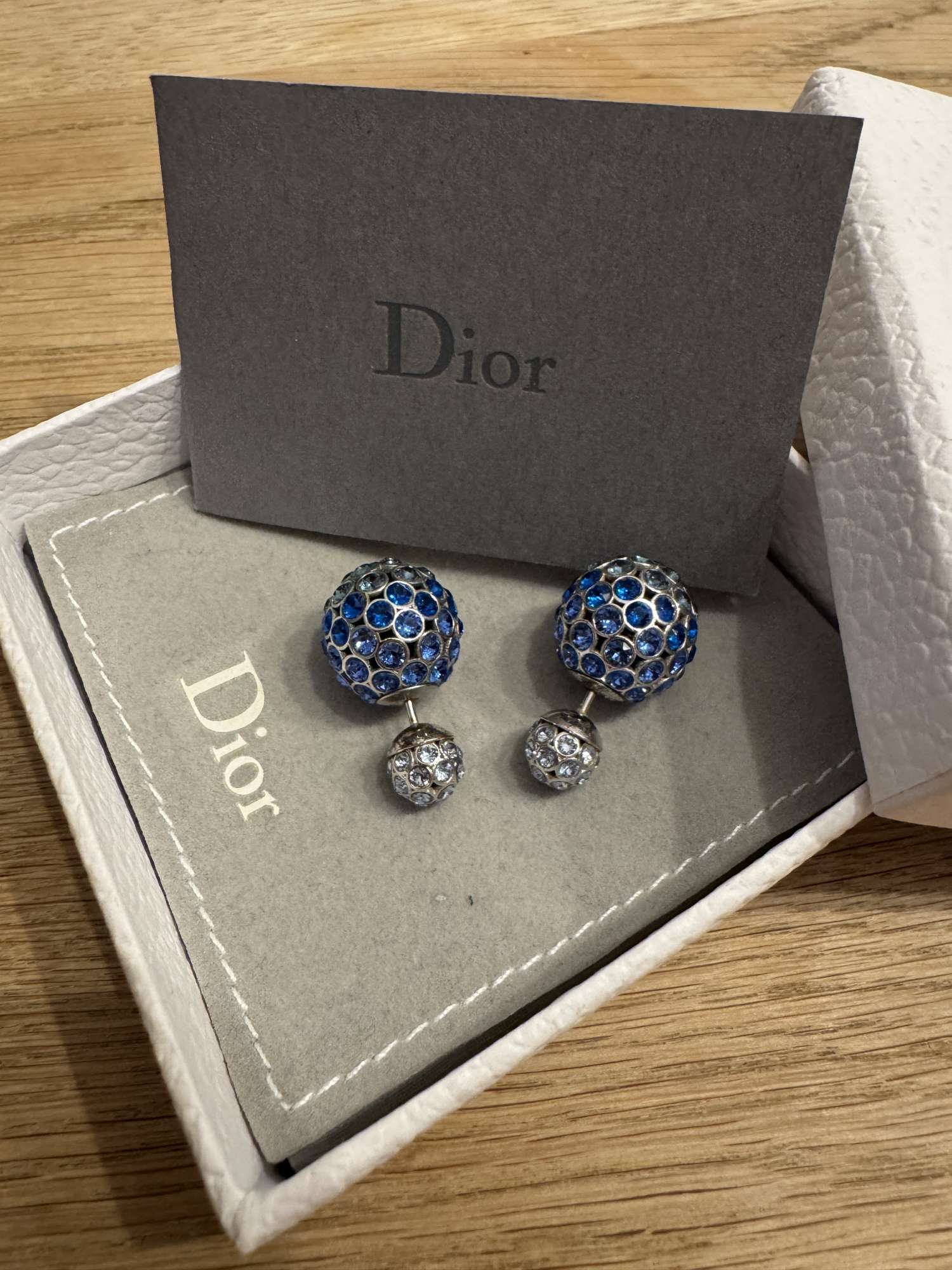 Dior tribales nausnice