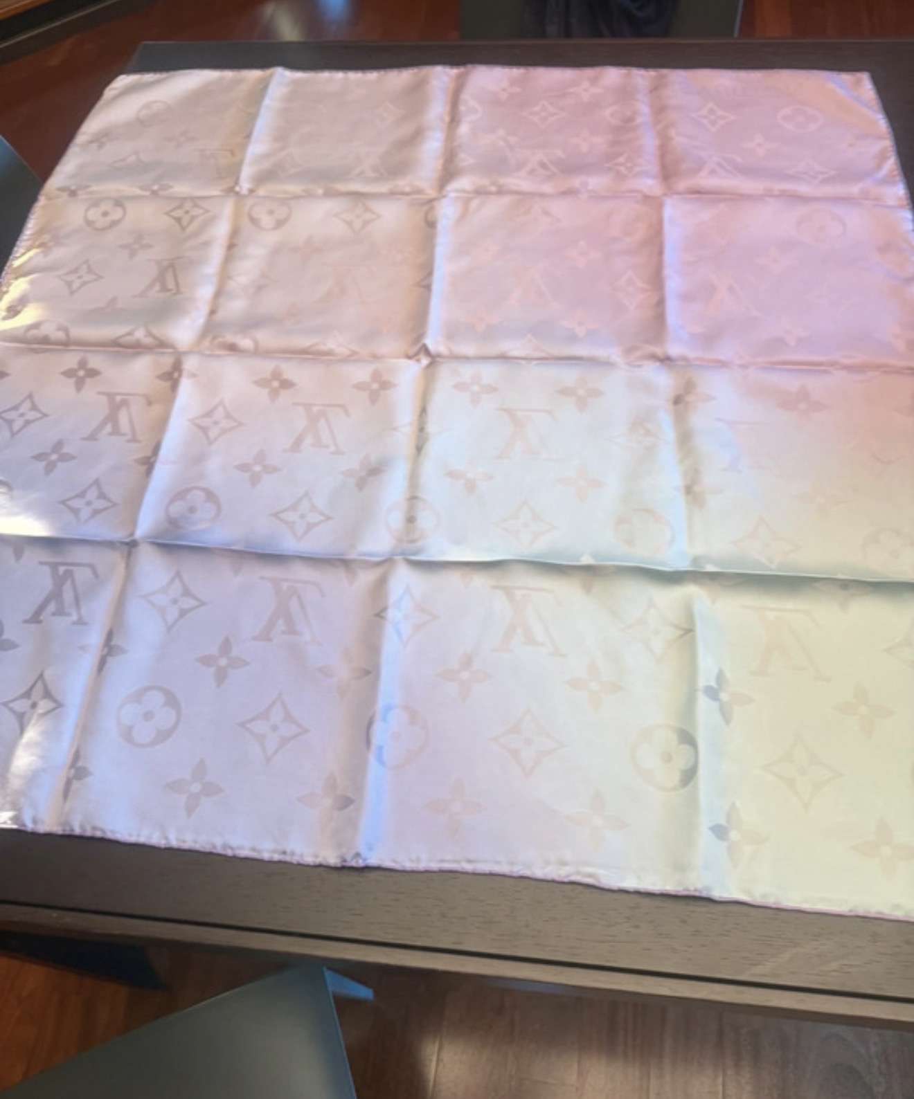 Louis Vuitton šatka