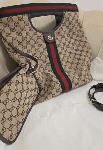 https://vipluxury.sk/Gucci kabelka s GG vzorom a kapsičkou
