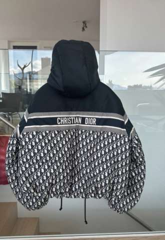 https://vipluxury.sk/Dior Bunda