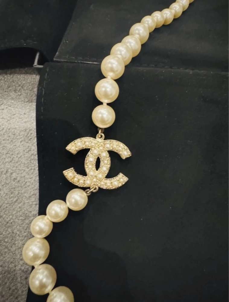 Chanel perly