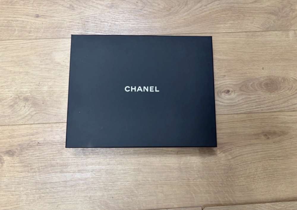 Chanel clutch