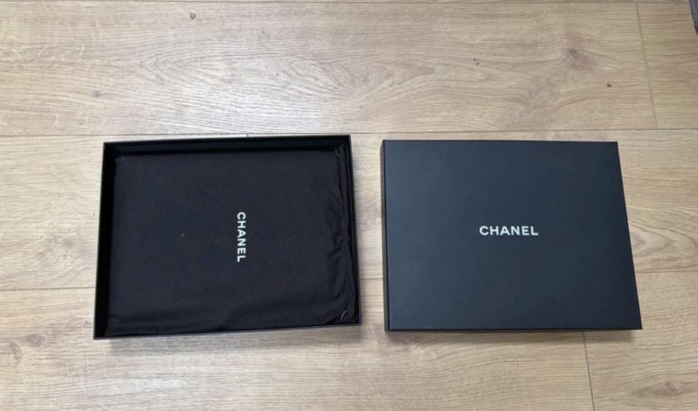 Chanel clutch