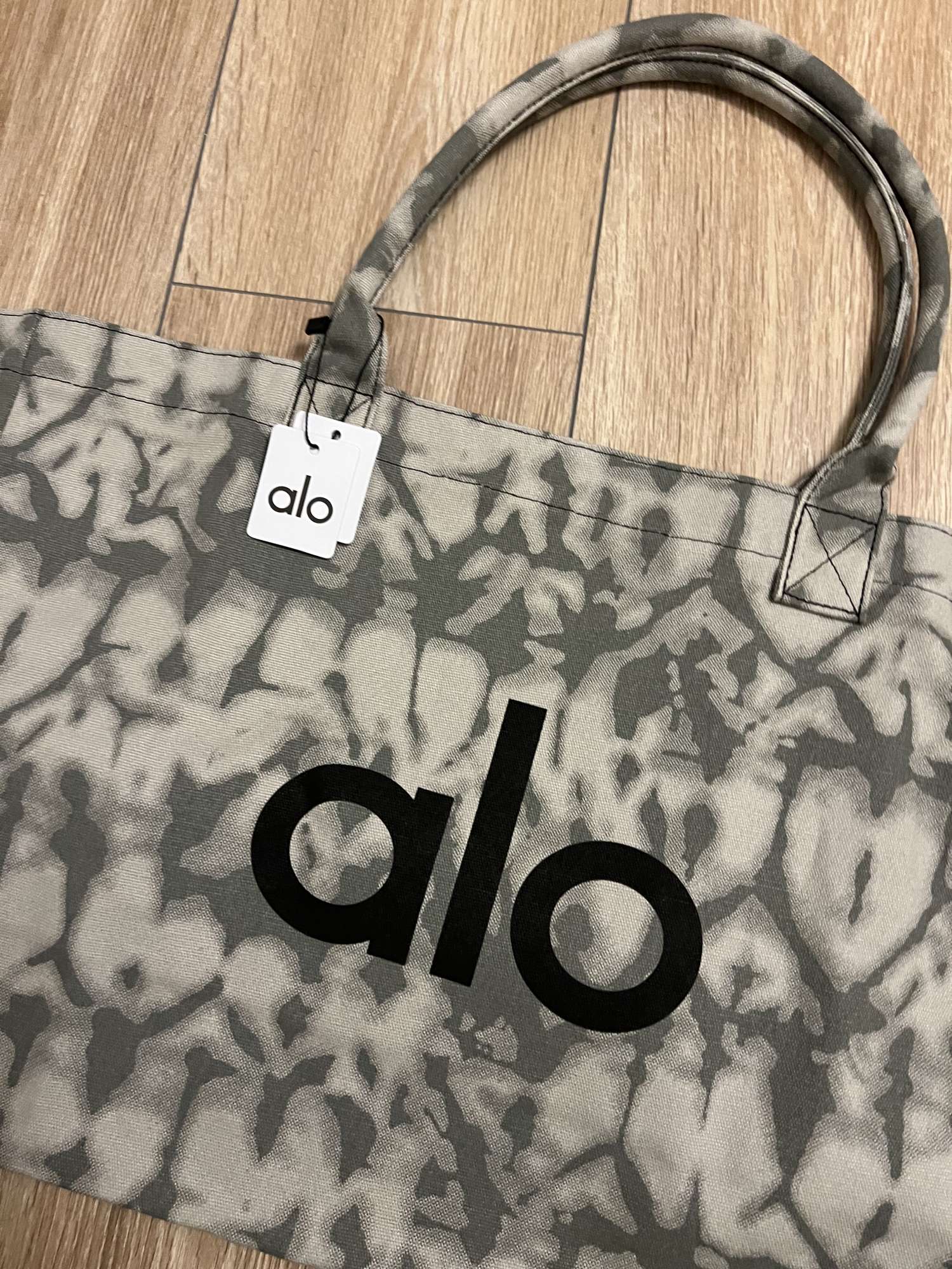 Alo tote bag