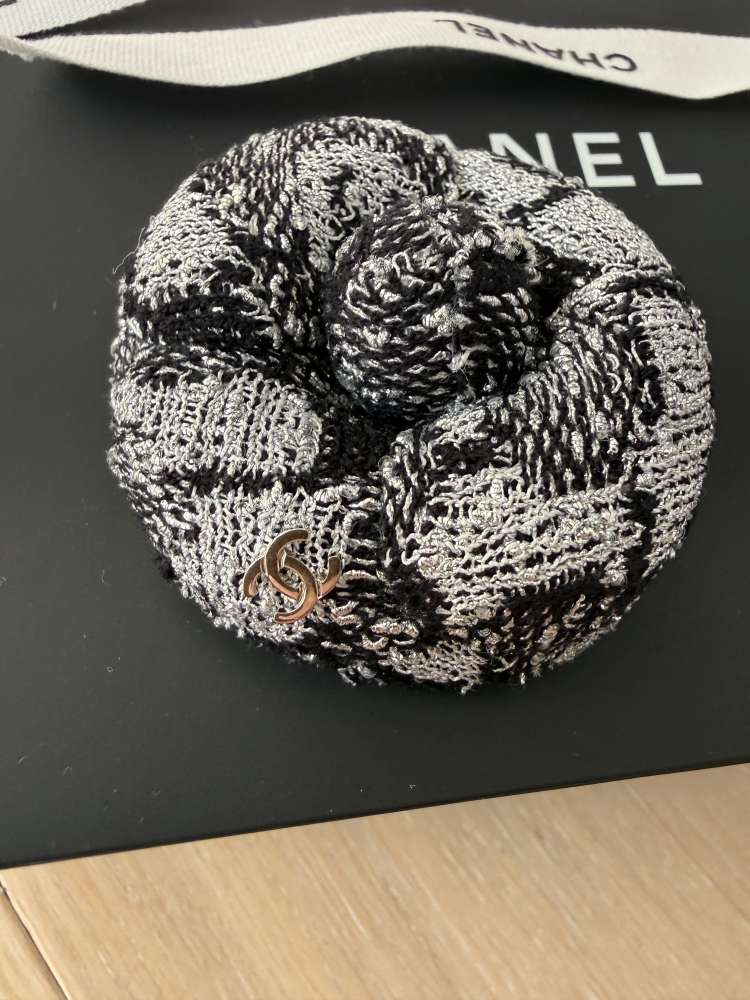 Chanel brosna