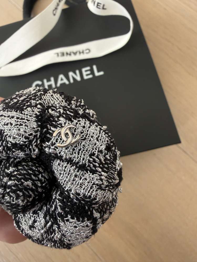 Chanel brosna