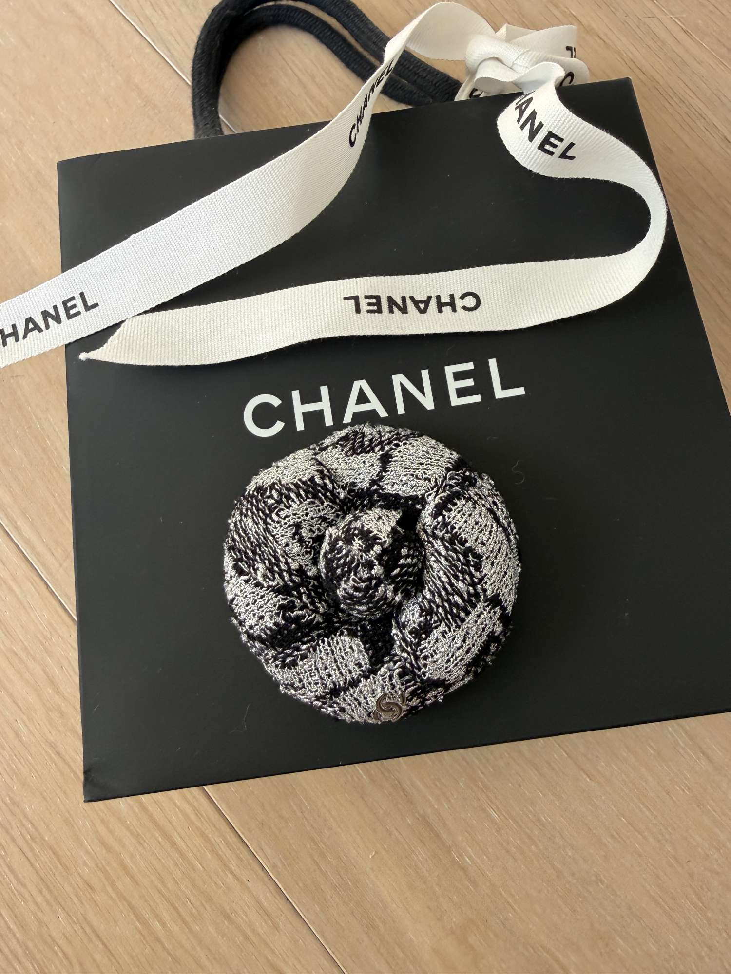 Chanel brosna