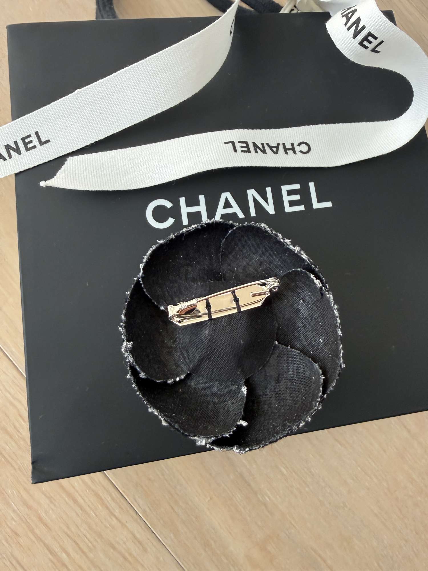 Chanel brosna