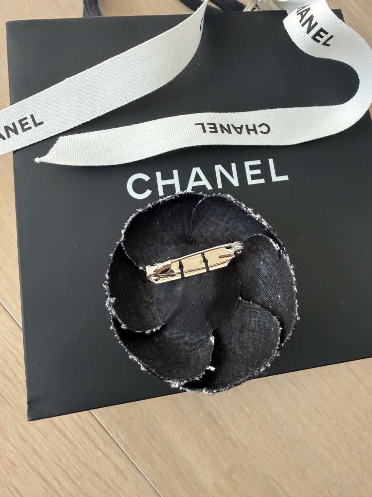 Chanel brosna