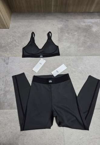 https://vipluxury.sk/Alo Yoga Airbrush Heart Throb Set (Podprsenka + Legíny)