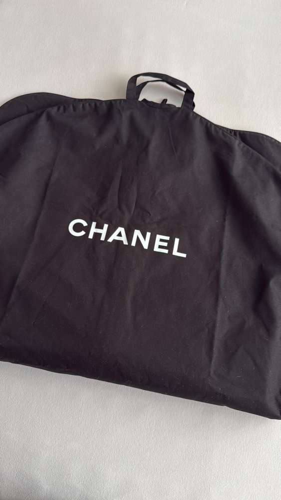 Chanel sveter