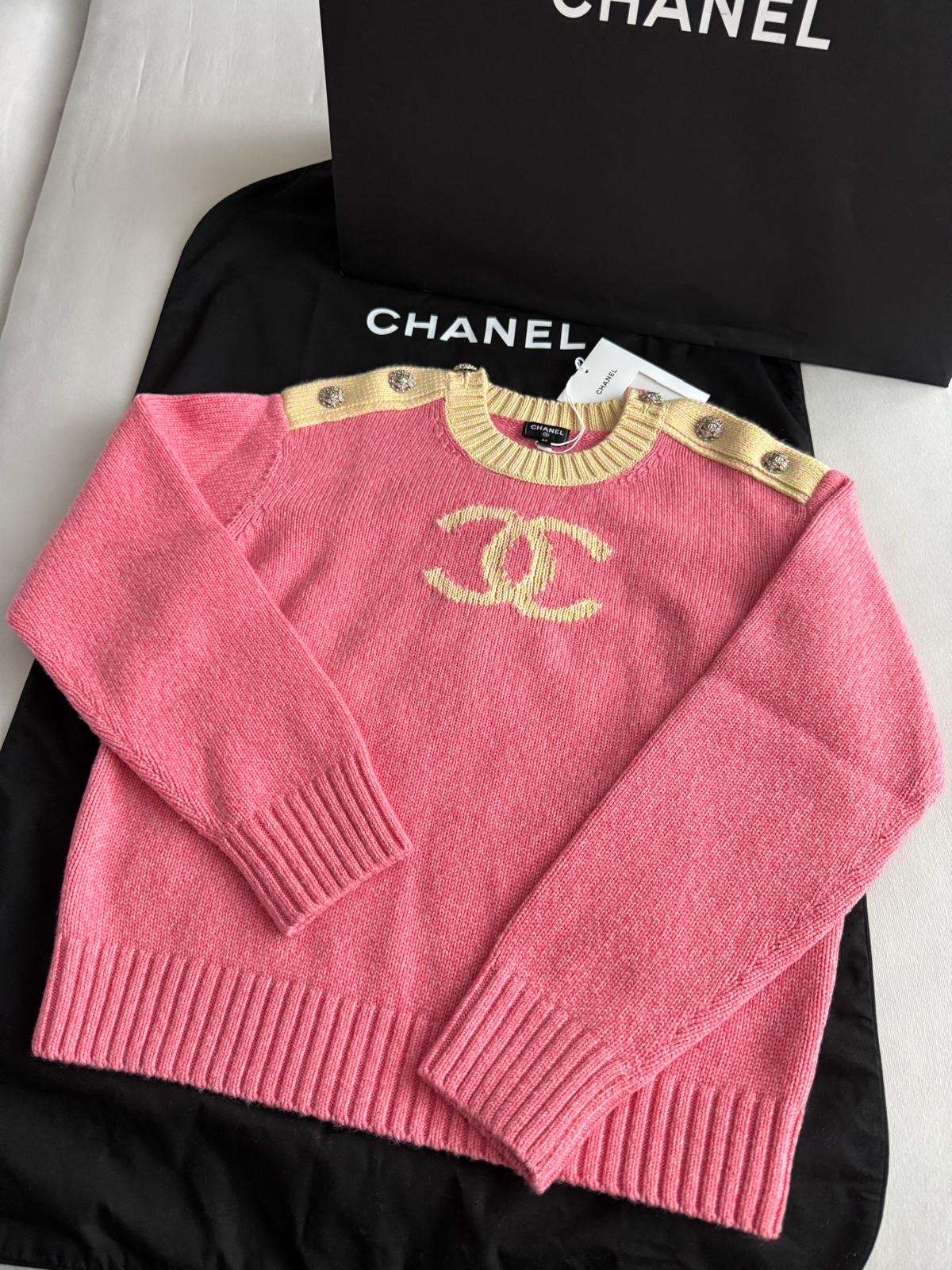 Chanel sveter