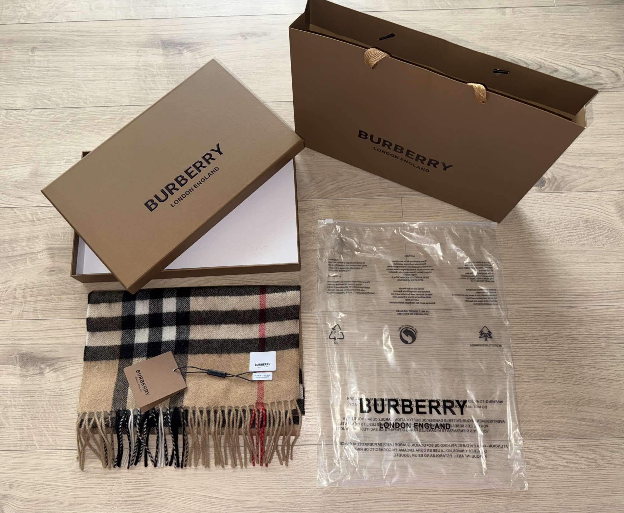 Šál Burberry zo 100 % kašmíru