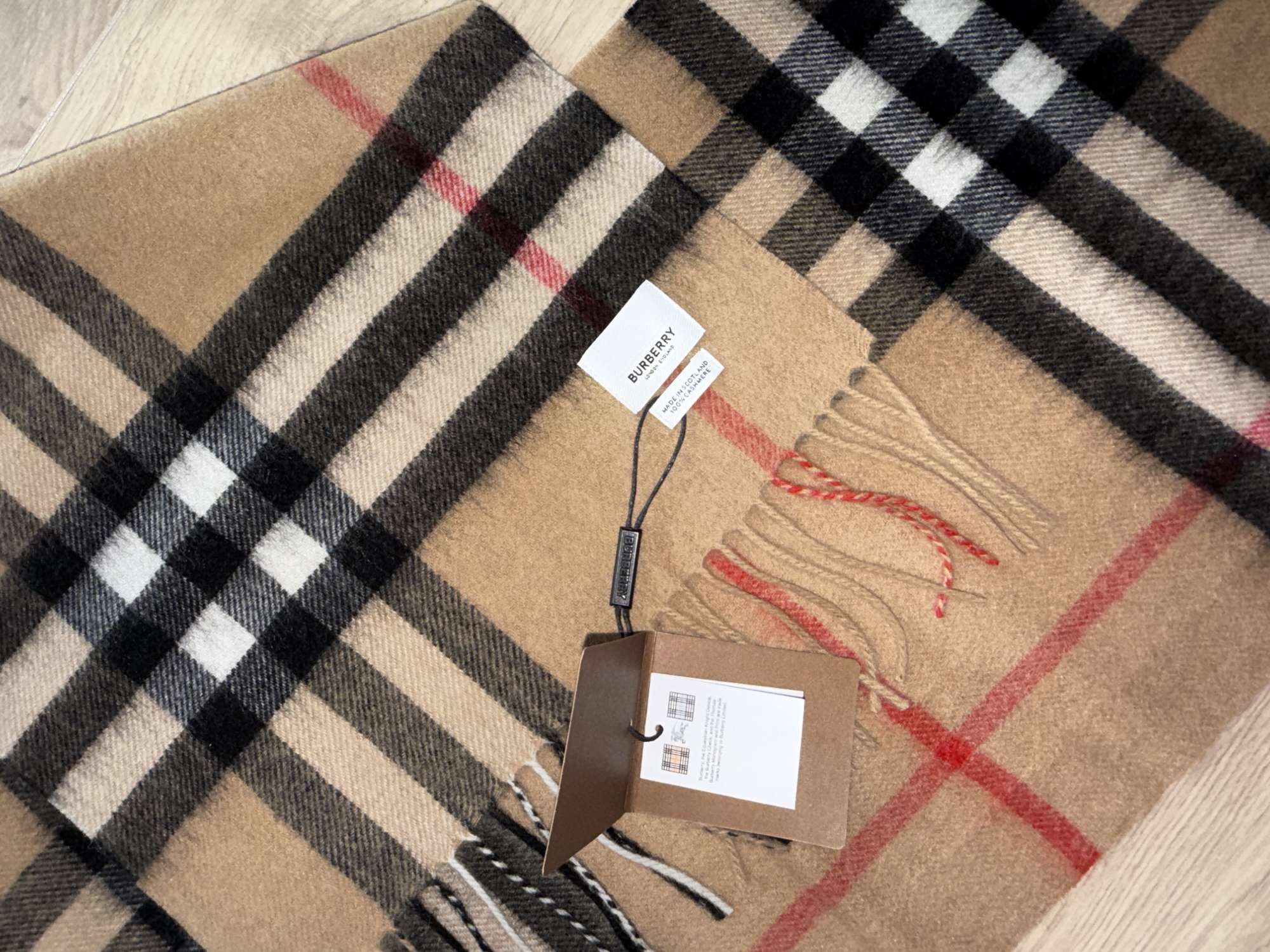 Šál Burberry zo 100 % kašmíru