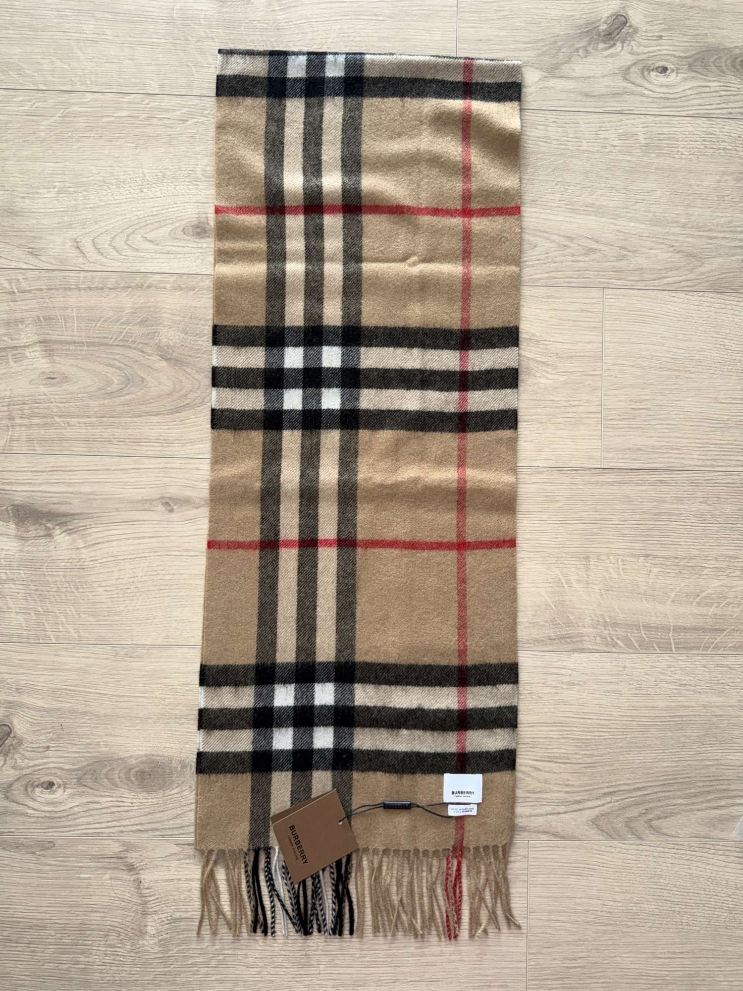 Šál Burberry zo 100 % kašmíru