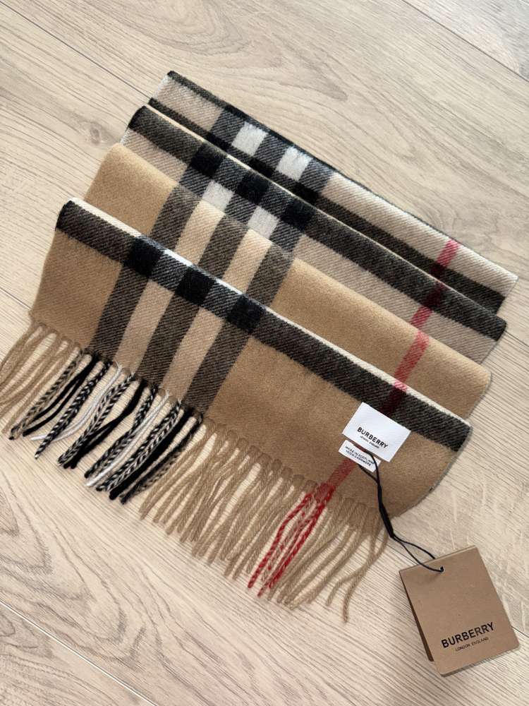 Šál Burberry zo 100 % kašmíru