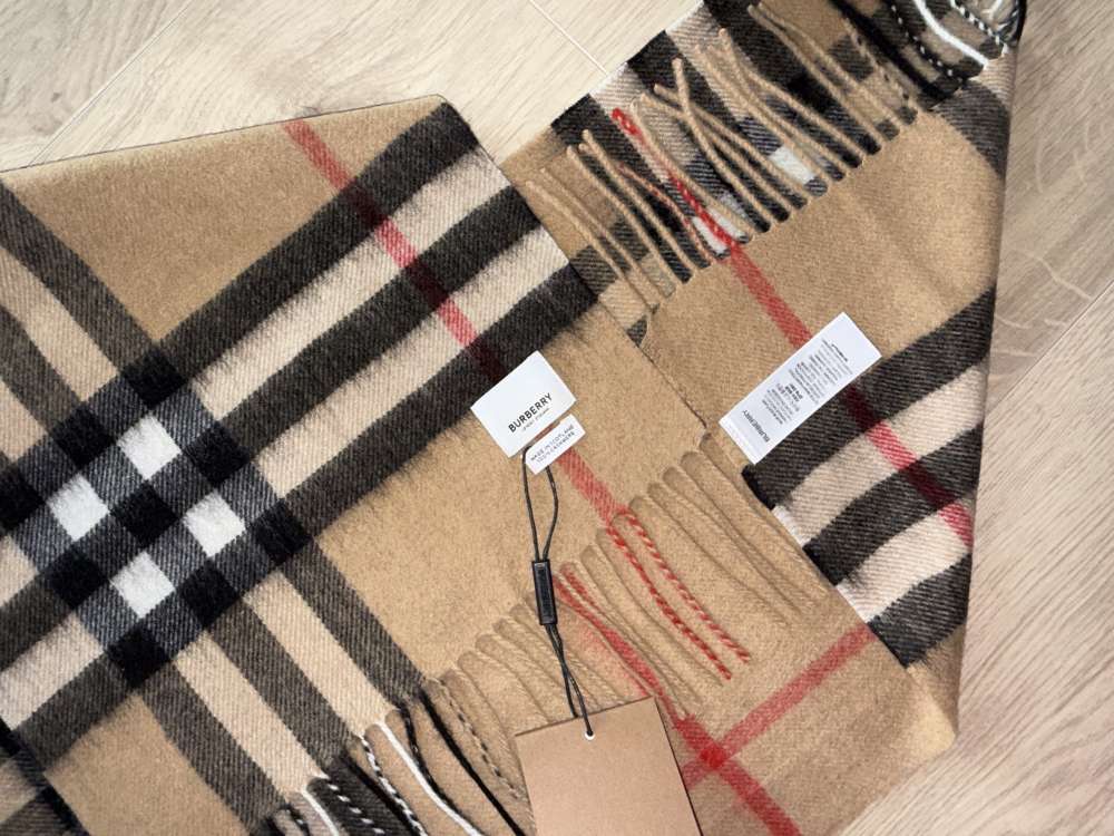 Šál Burberry zo 100 % kašmíru