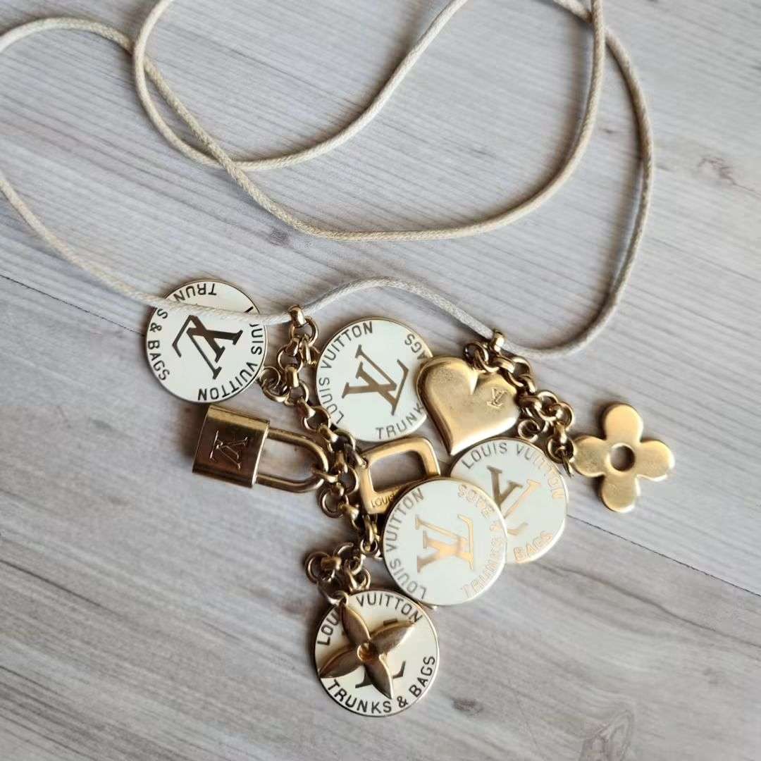 Louis Vuitton Nahrdelnik