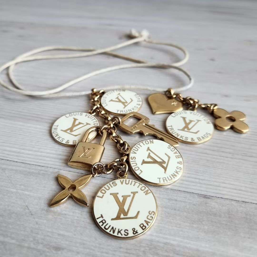 Louis Vuitton Nahrdelnik