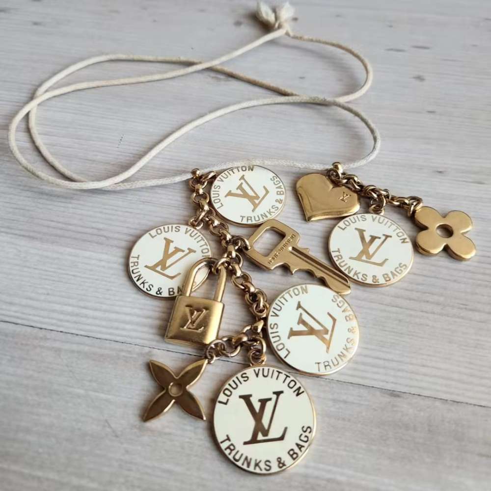 Louis Vuitton Nahrdelnik
