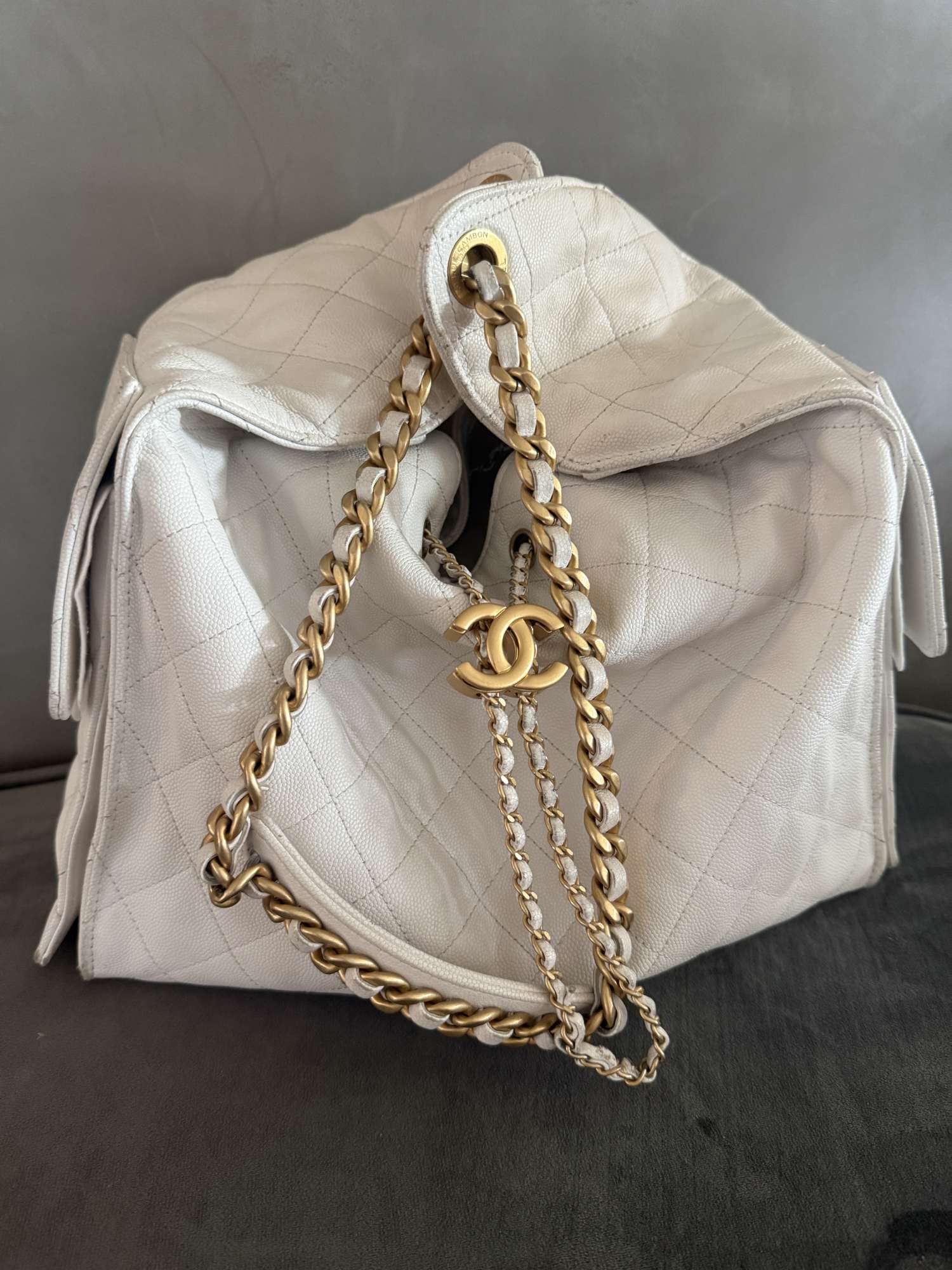 Chanel 25 medium hobo