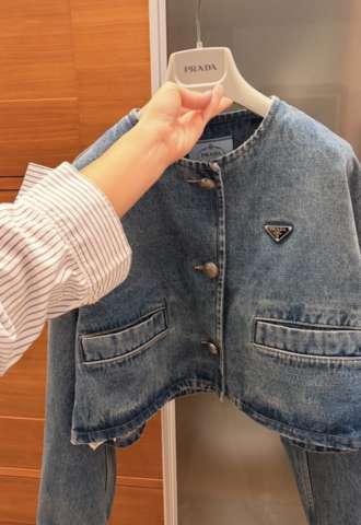 https://vipluxury.sk/Prada Bunda