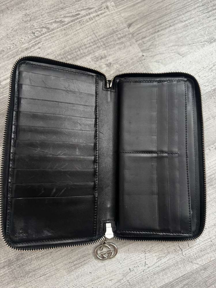 GG Monogram – čierna zip-around peňaženka
