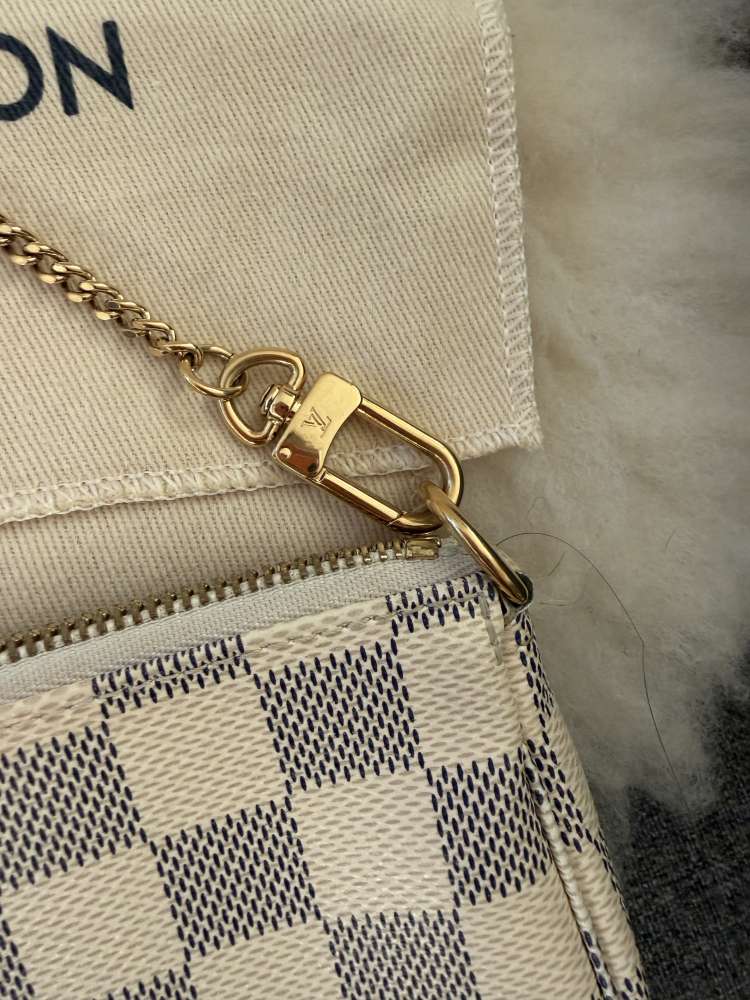 Louis Vuitton mini pochette