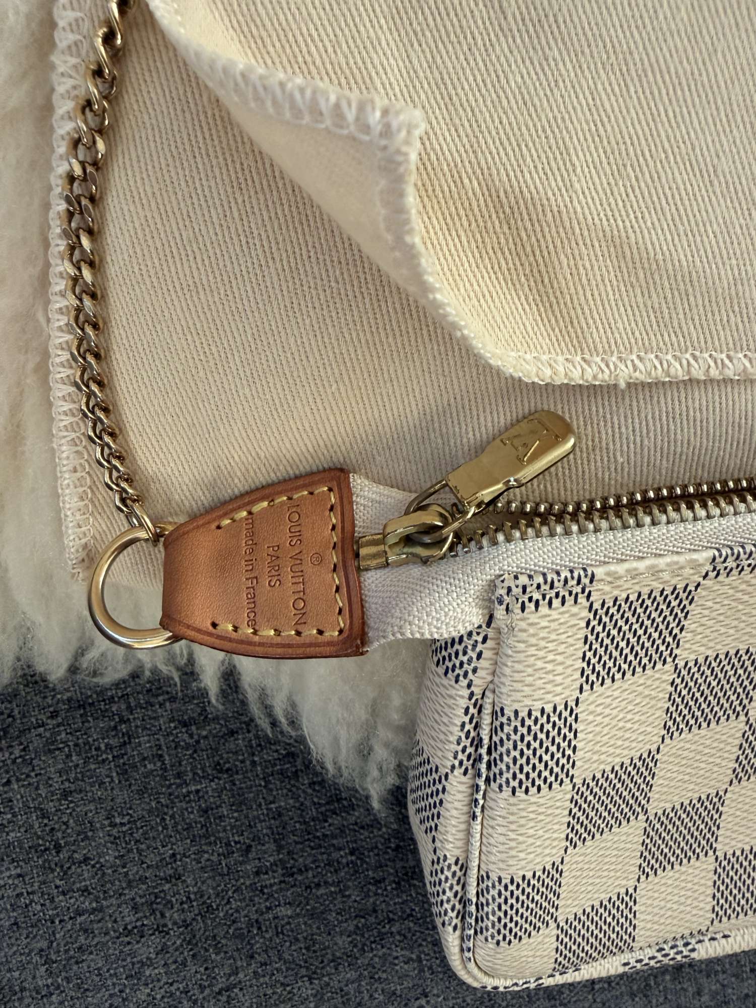 Louis Vuitton mini pochette