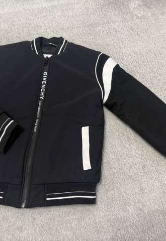 https://vipluxury.sk/Givenchy detska bombera velkost 8