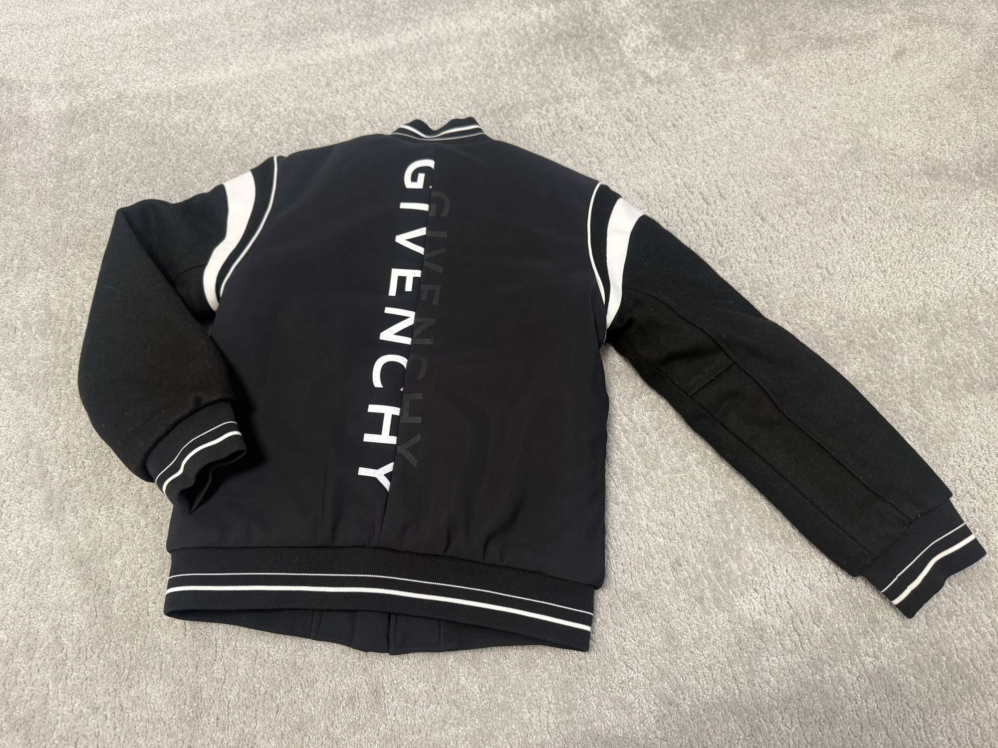 Givenchy detska bombera velkost 8