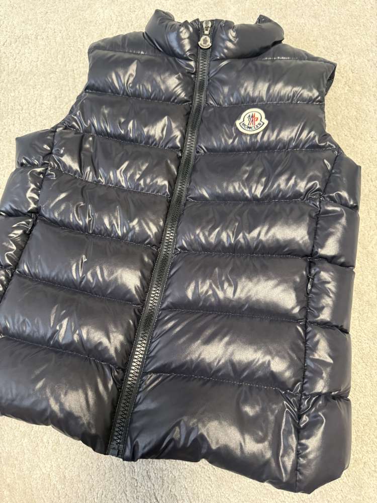 Moncler juniorska vesta velkost 12
