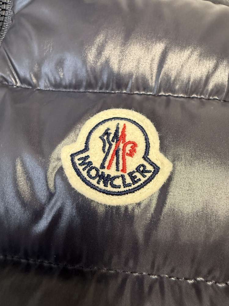 Moncler juniorska vesta velkost 12