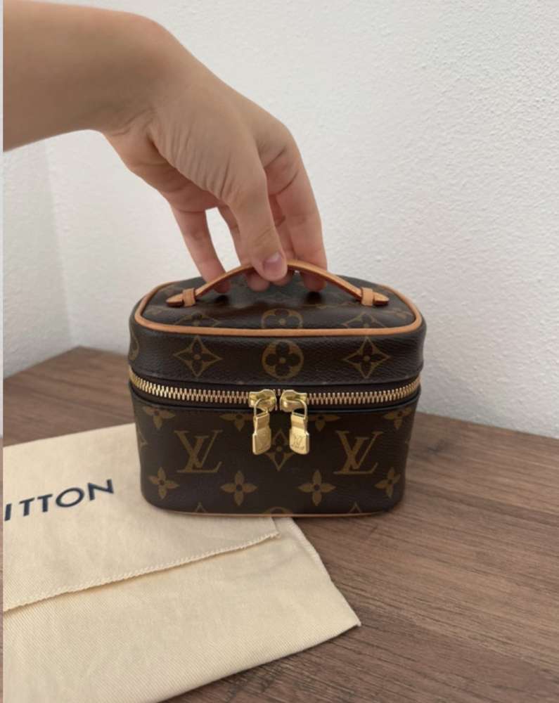 Louis Vuitton Nano kozmetická taška