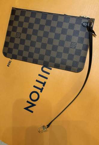 https://vipluxury.sk/LV pochette