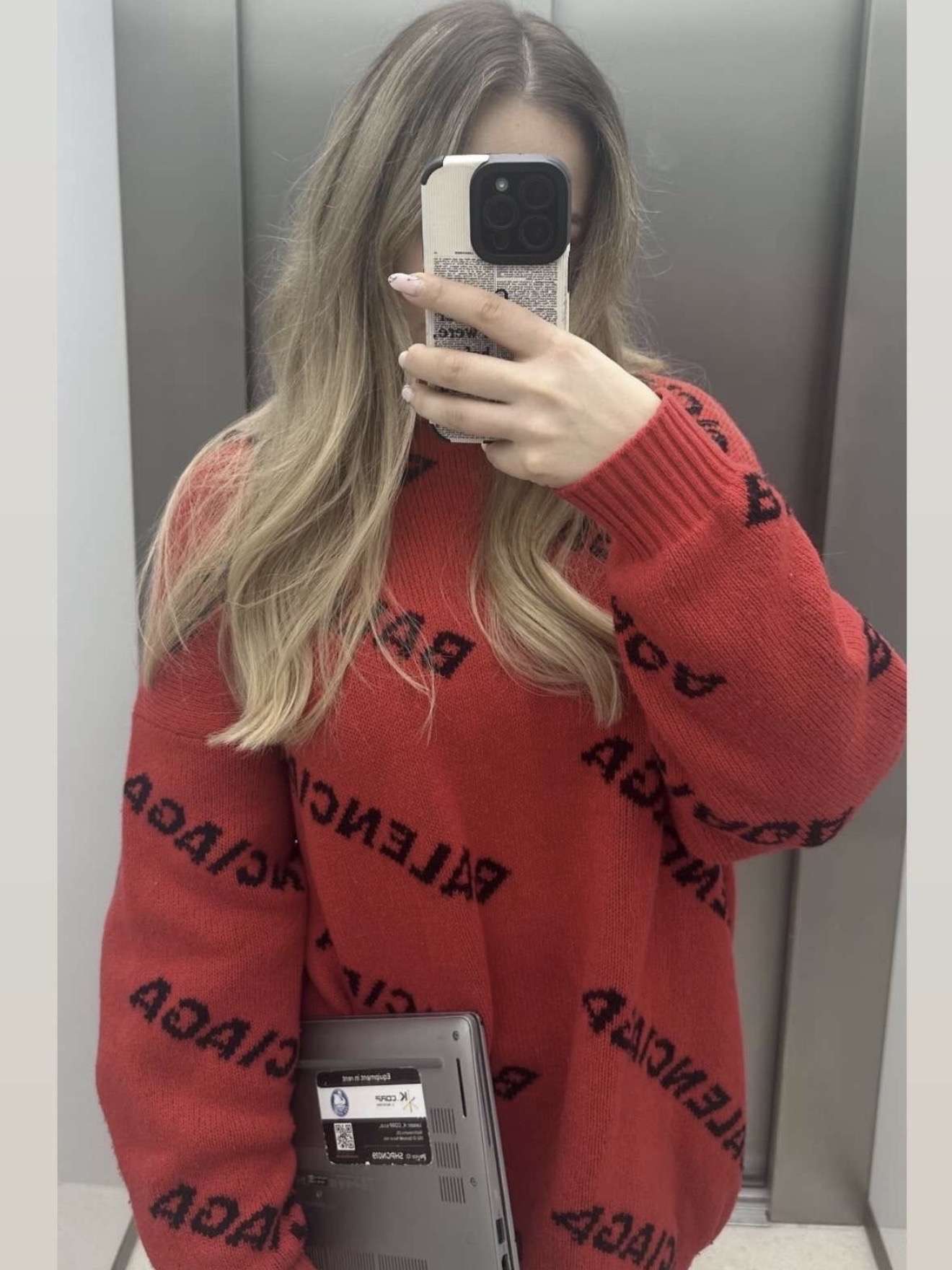 Balenciaga sveter