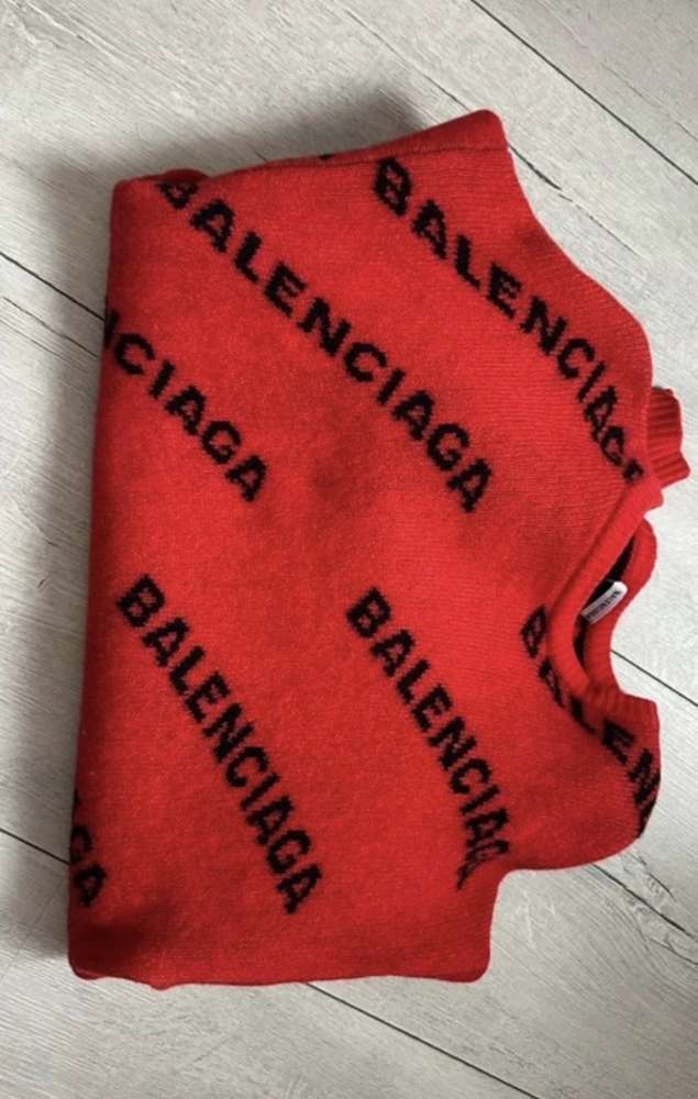 Balenciaga sveter