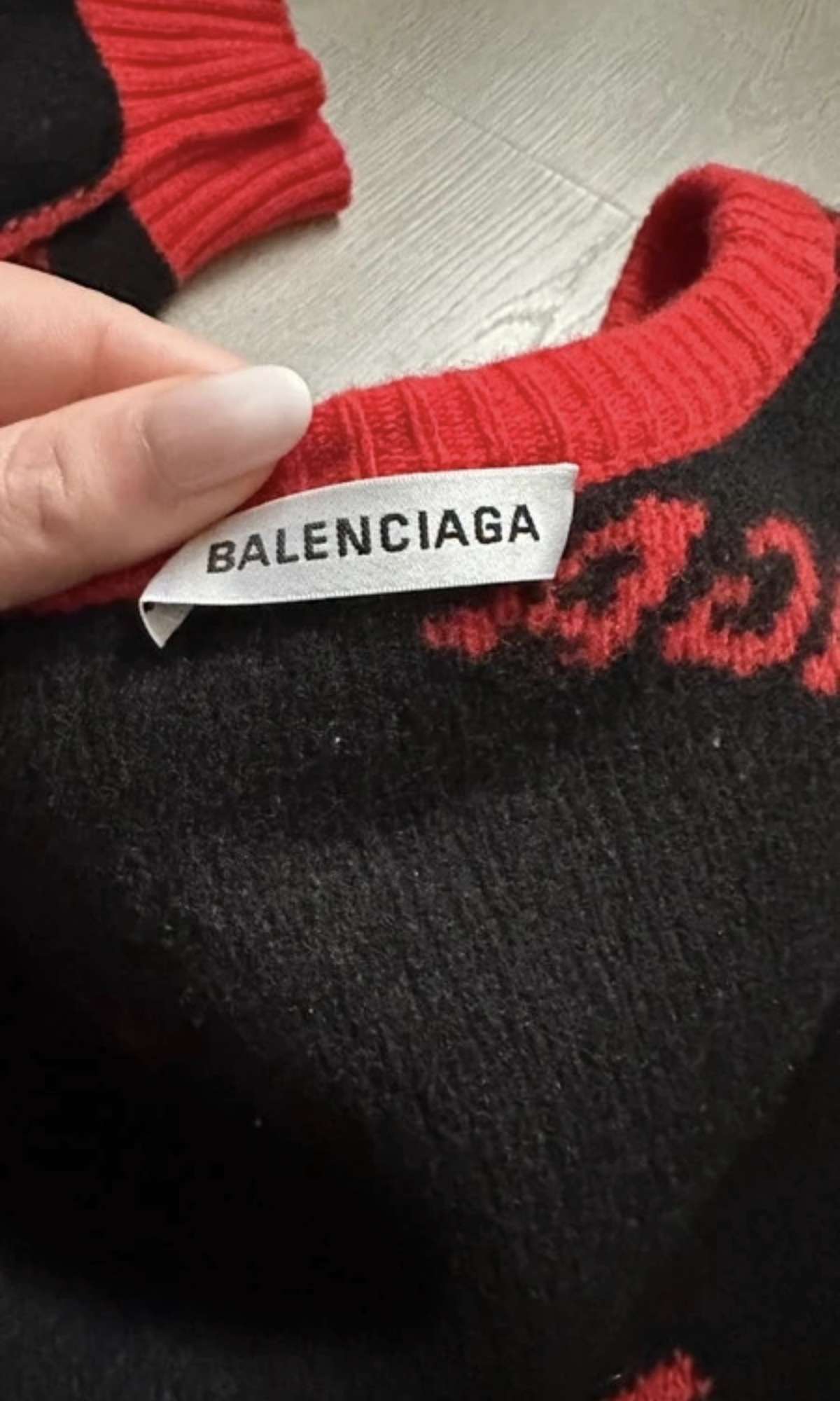 Balenciaga sveter
