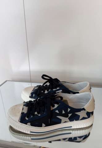 https://vipluxury.sk/Valentino členkove tenisky