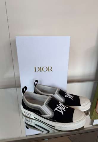 https://vipluxury.sk/Dior slip on tenisky s nápisom