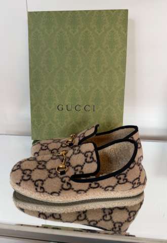https://vipluxury.sk/Gucci mokasiny s GG vzorom