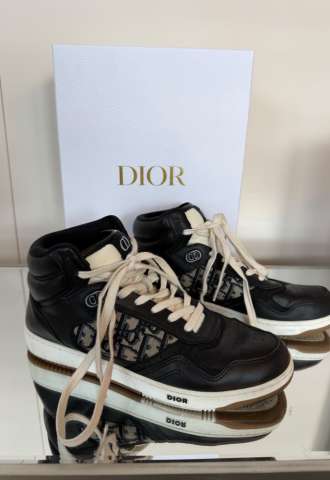 https://vipluxury.sk/Dior kožené členkové tenisky